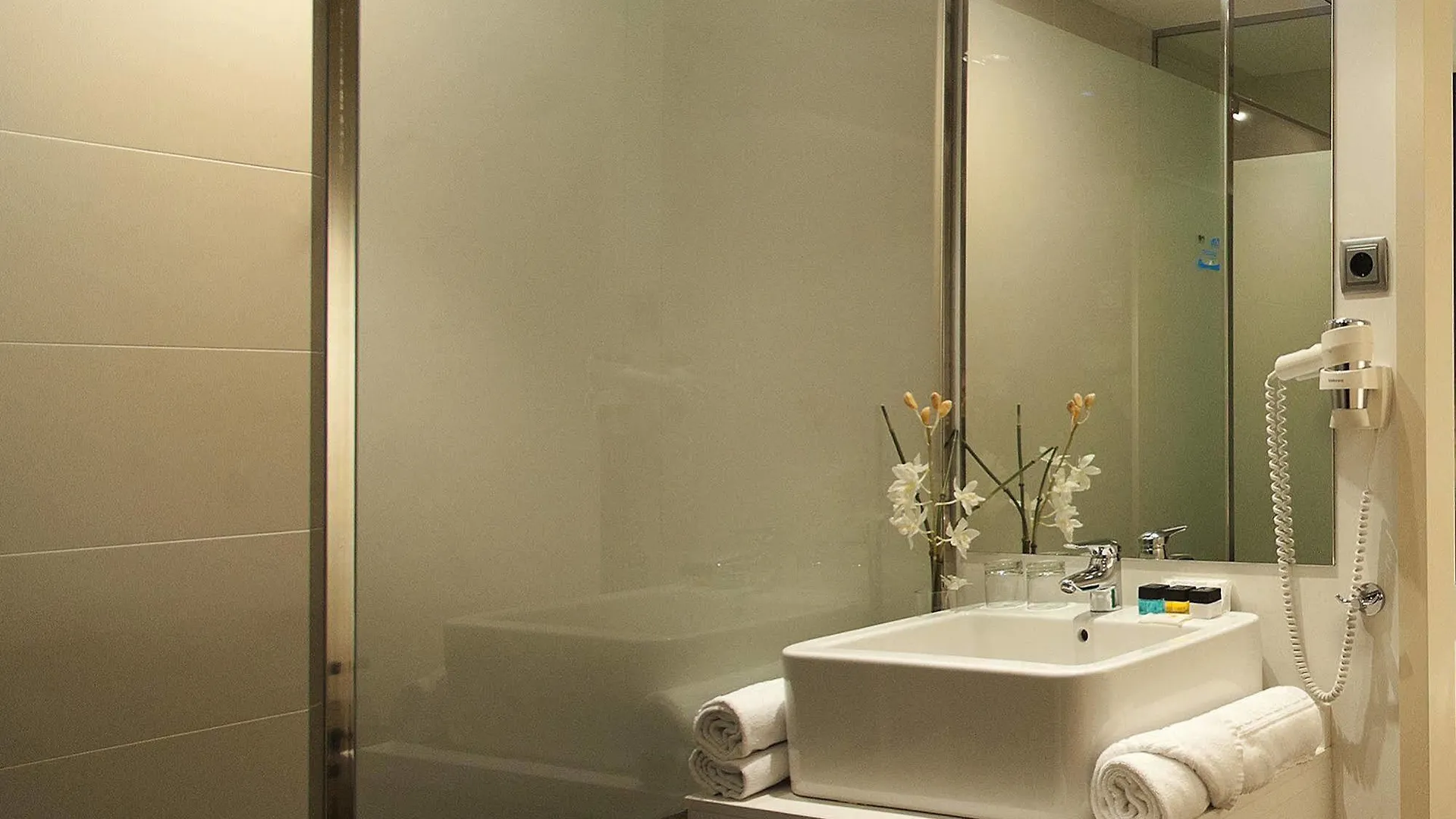 Air Rooms Barcelona Airport By Premium Traveller 4*, El Prat de Llobregat Spain