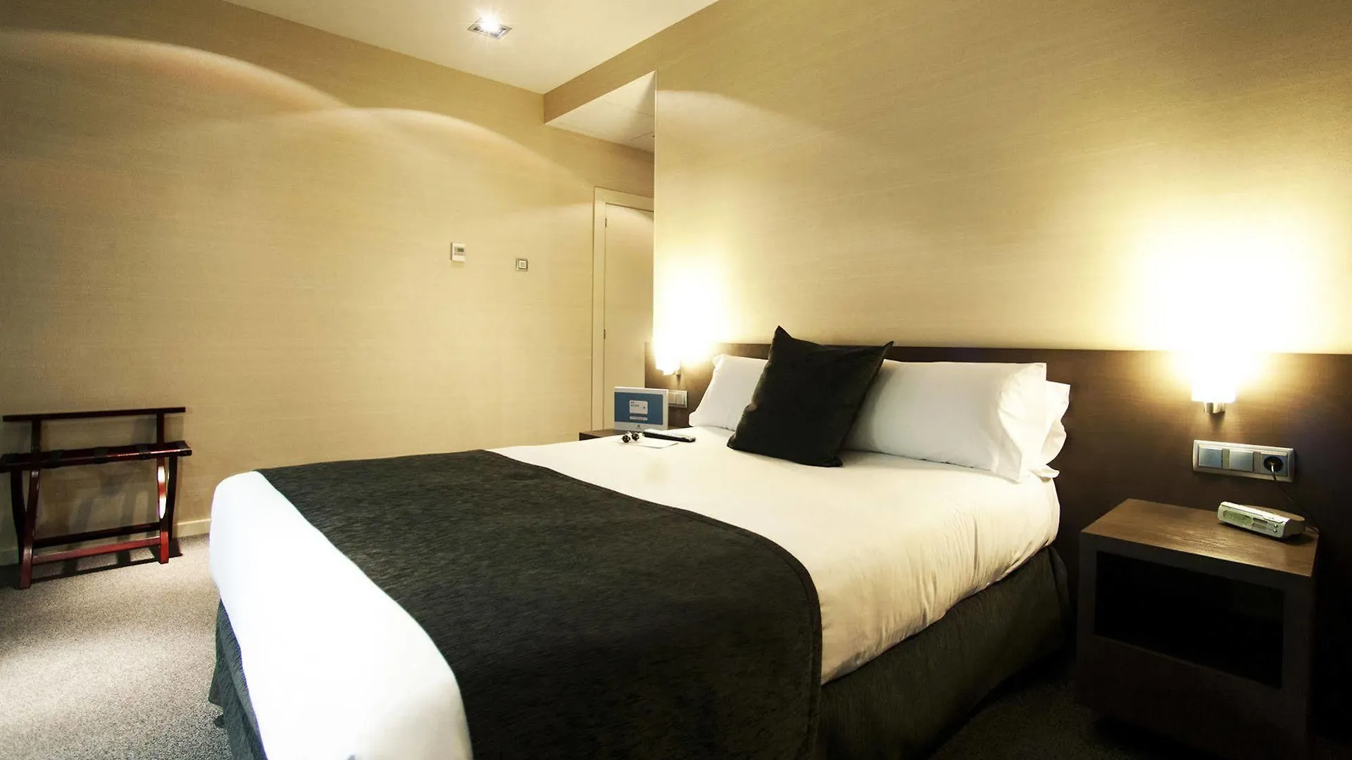 Hotel Air Rooms Barcelona Airport By Premium Traveller
